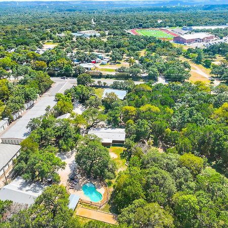 Wimberley Log Cabins Resort And Suites- The Oak Lodge Εξωτερικό φωτογραφία