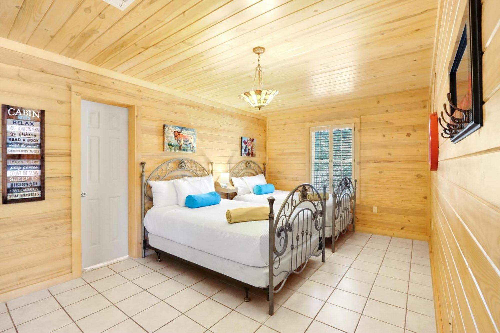 Wimberley Log Cabins Resort And Suites- The Oak Lodge Εξωτερικό φωτογραφία