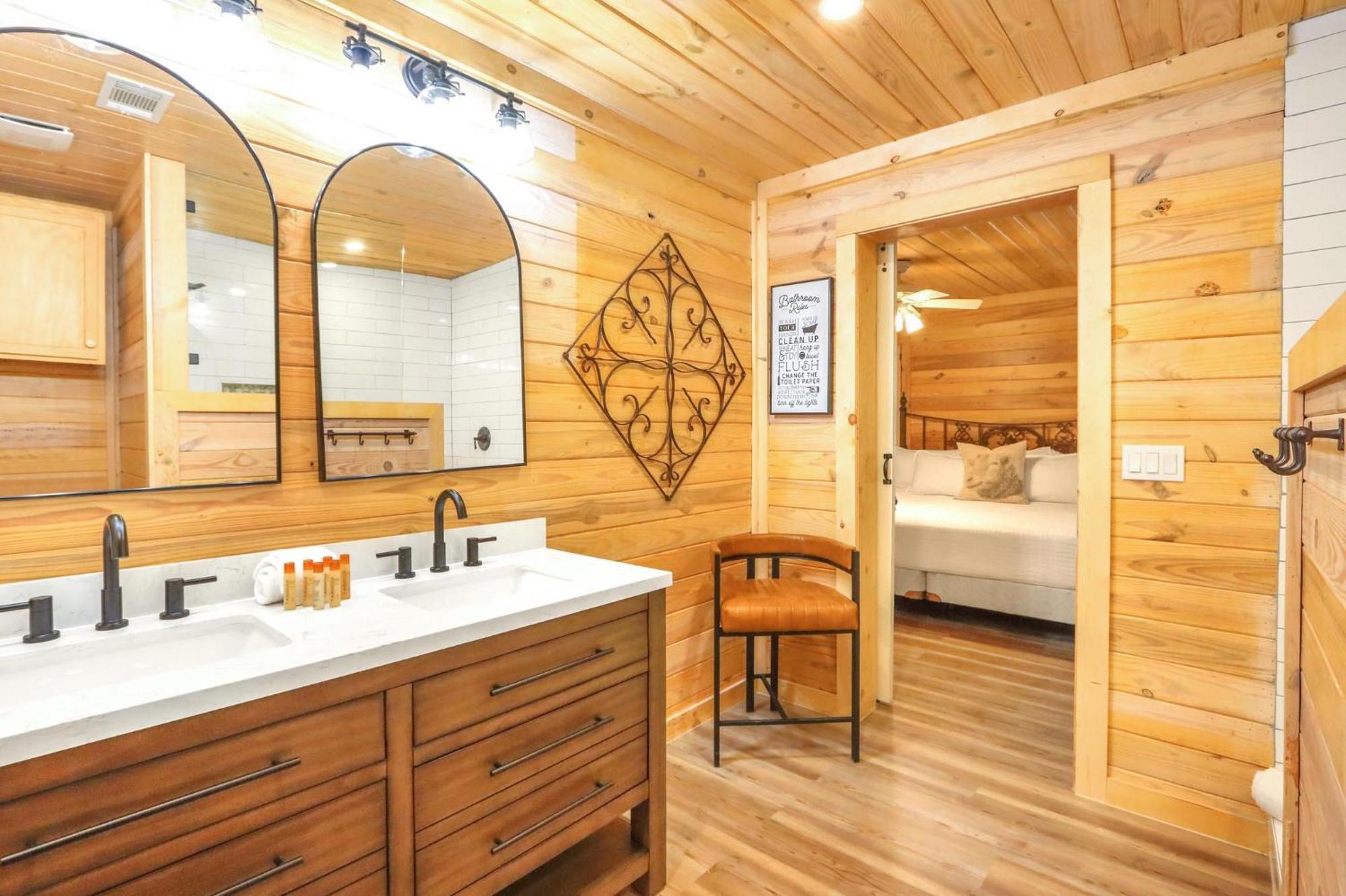 Wimberley Log Cabins Resort And Suites- The Oak Lodge Εξωτερικό φωτογραφία